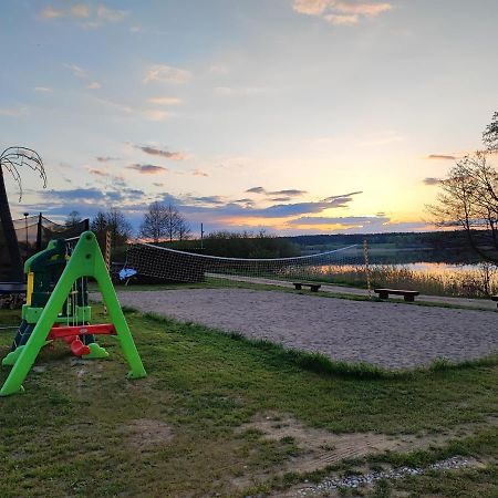 Siedlisko Nr 4A Nad Jeziorem Skarlinskim, Jezioro, Mazury, Domki Letniskowe Kurzetnik Kültér fotó